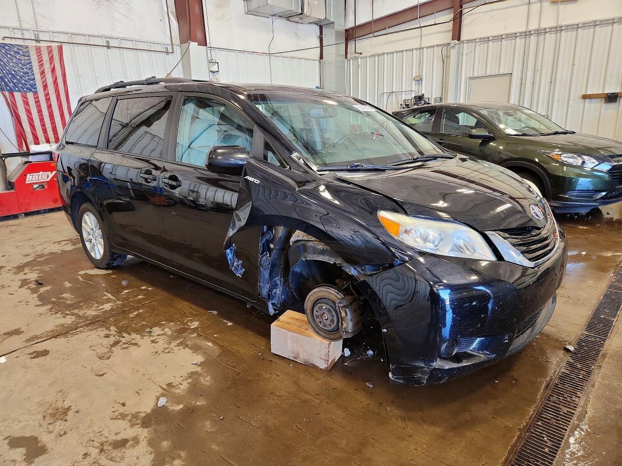 2017 Toyota Sienna Le - Фото 4