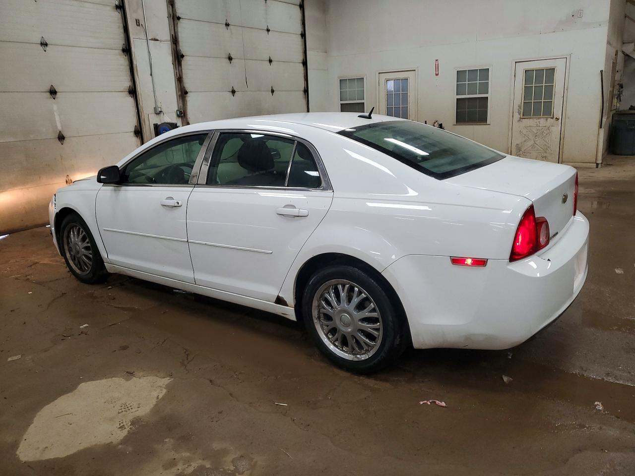 2011 Chevrolet Malibu Ls - Фото 2