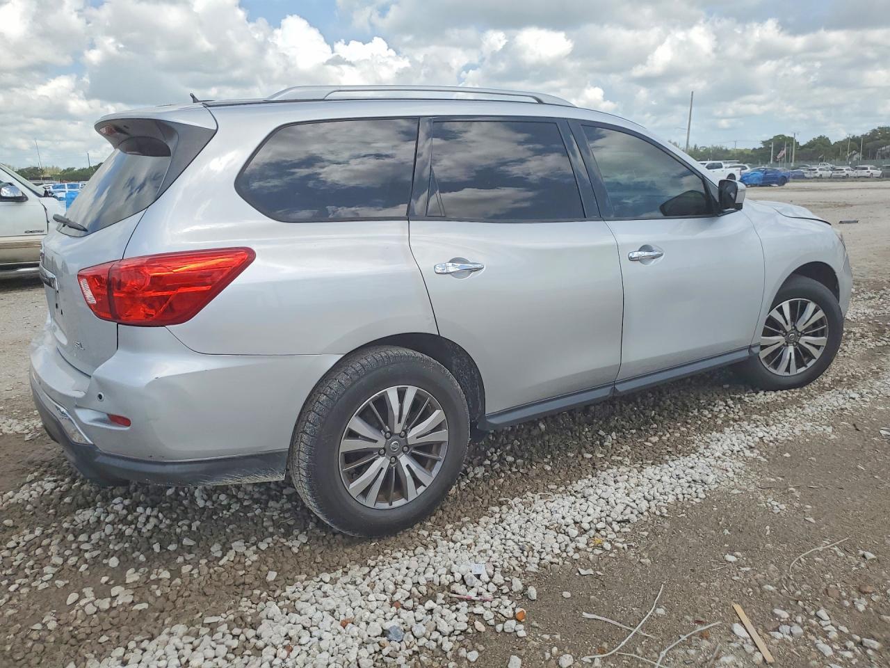 2018 Nissan Pathfinder Sl - Фото 3