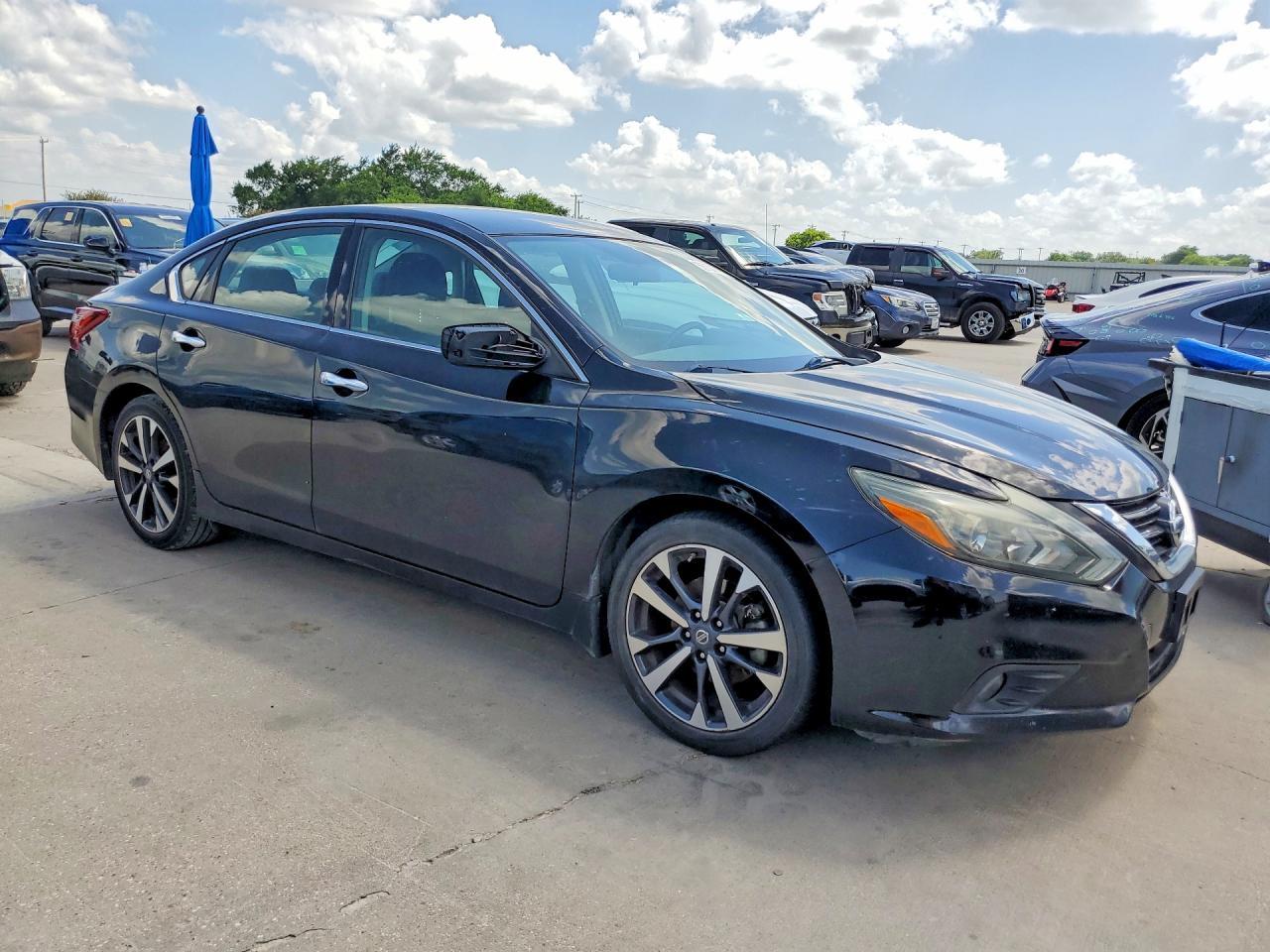 2017 Nissan Altima 2.5 Sr - Image 4