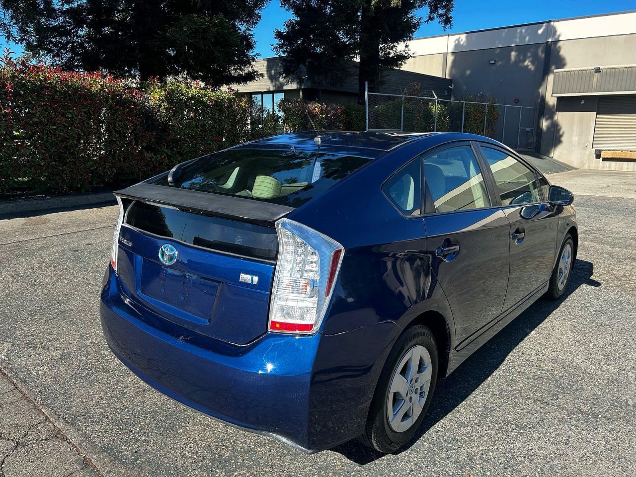 2011 Toyota Prius Two - Image 4