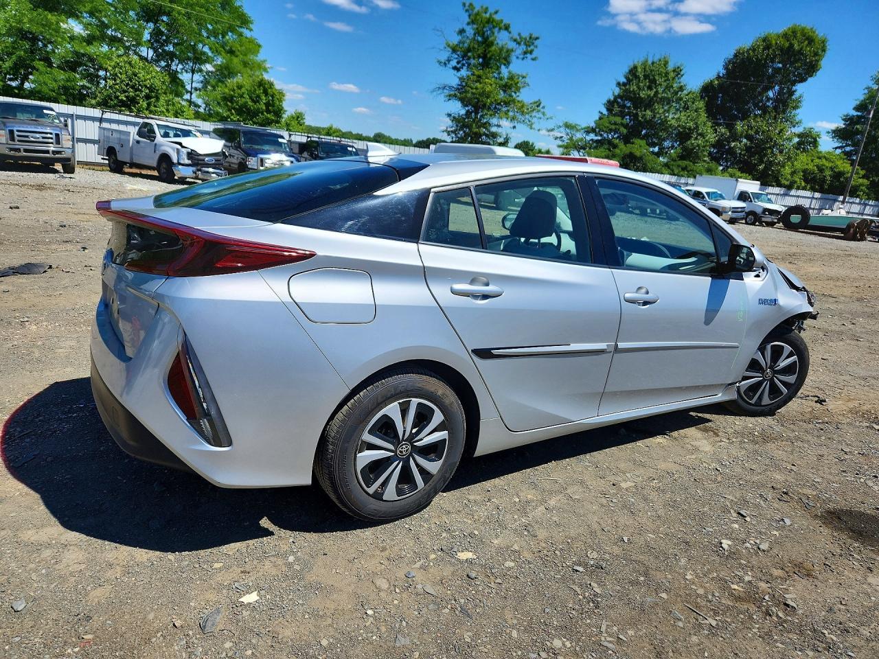 2018 Toyota Prius Prime Premium - Image 3