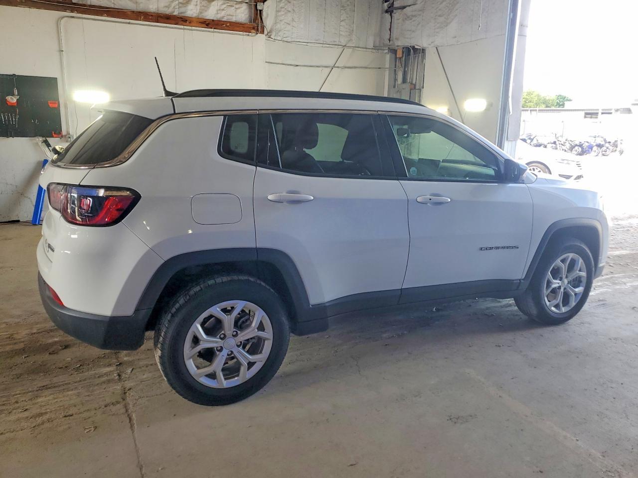 2024 Jeep Compass Latitude - Image 3