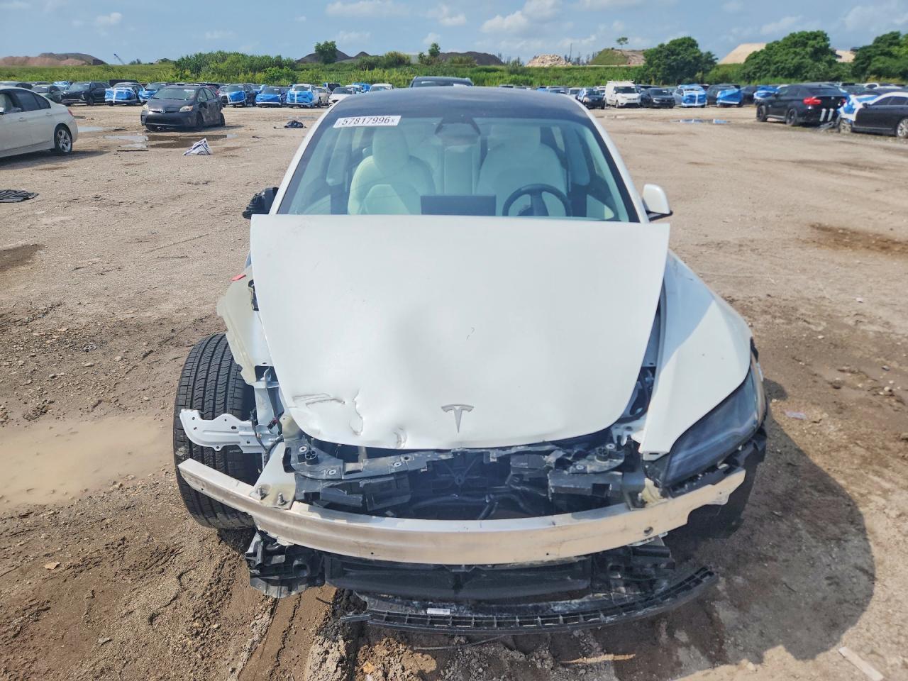 2025 Tesla Model 3 - Фото 5