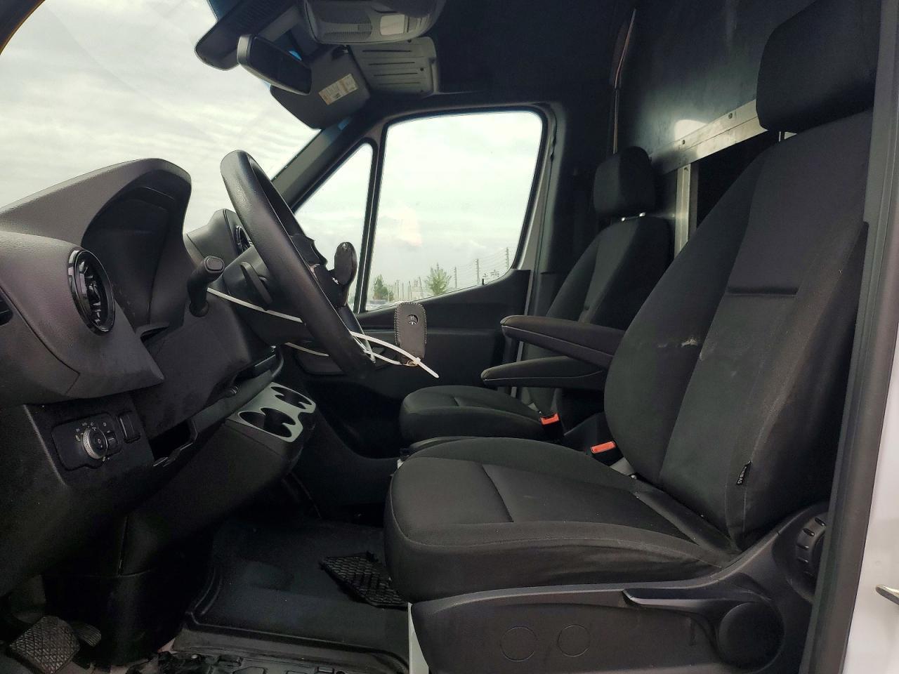 2022 Mercedes-Benz Sprinter 2500 - Фото 7