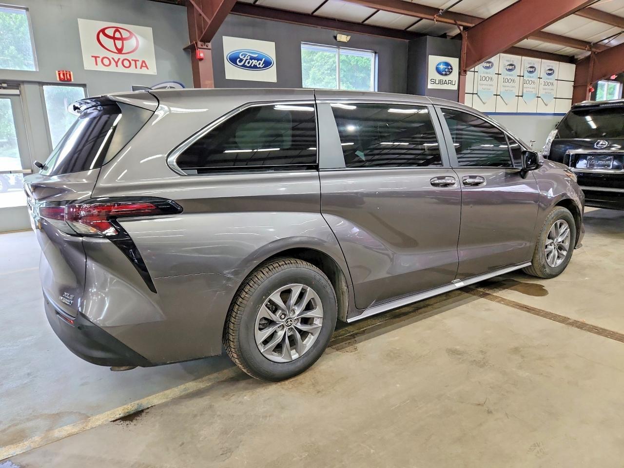 2024 Toyota Sienna Xle 7-Passenger - Фото 3
