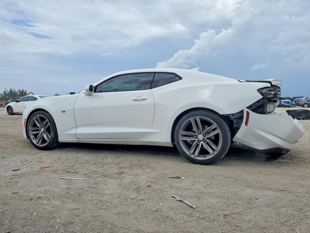 2019 Chevrolet Camaro Ls - Фото 2