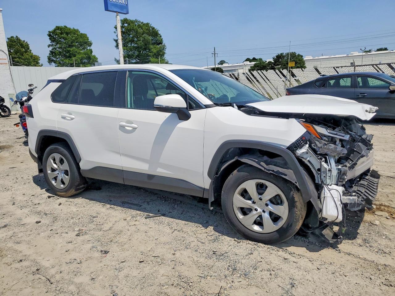 2023 Toyota Rav4 Le - Image 4