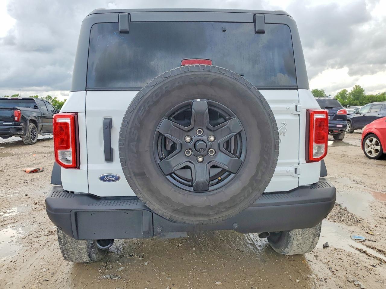 2024 Ford Bronco Black Diamond - Image 6