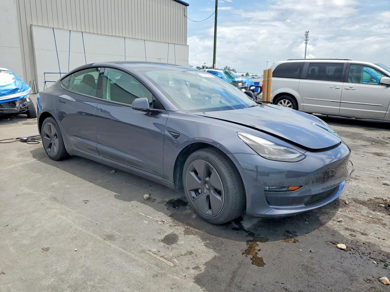 2023 Tesla Model 3 - Image 4