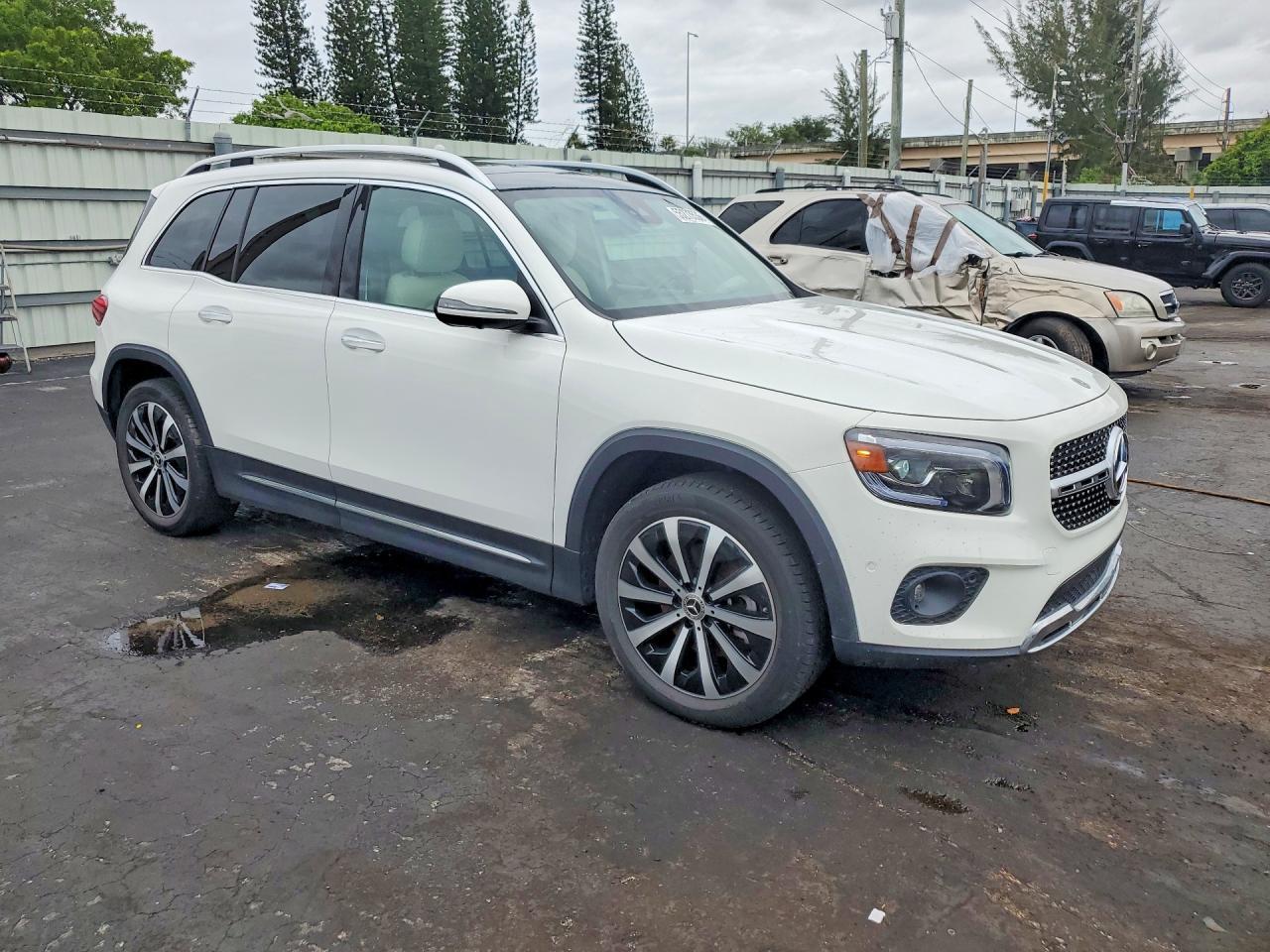 2022 Mercedes-Benz Glb 250 4Matic - Image 4