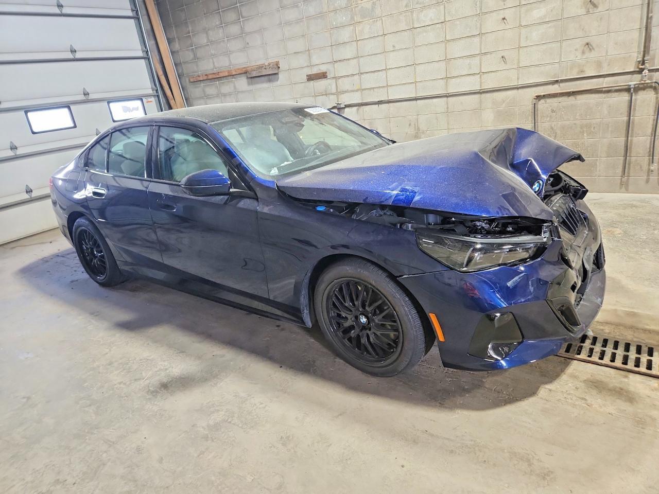 2026 BMW 550 Xe - Фото 4