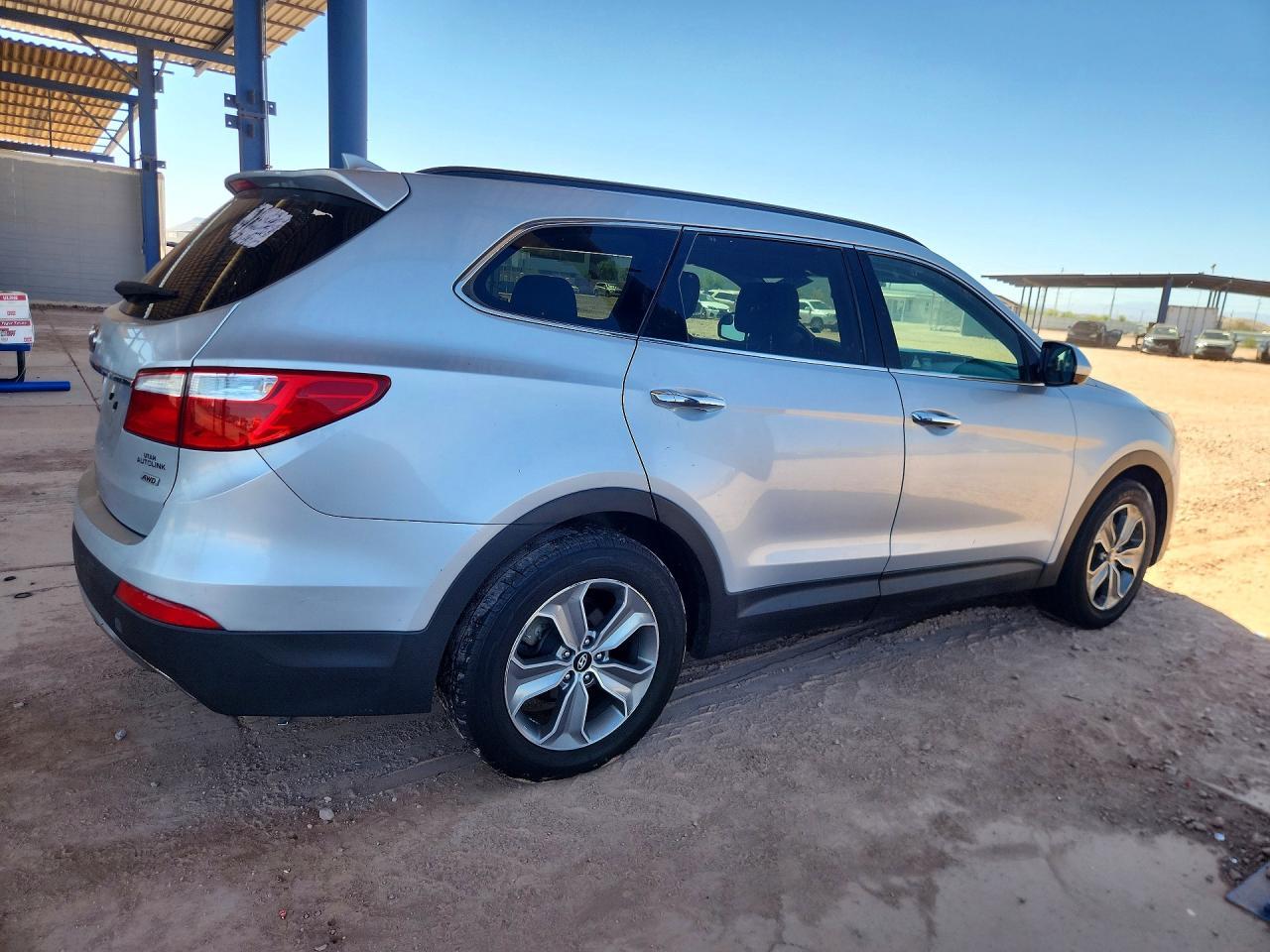 2015 Hyundai Santa Fe Gls - Image 3