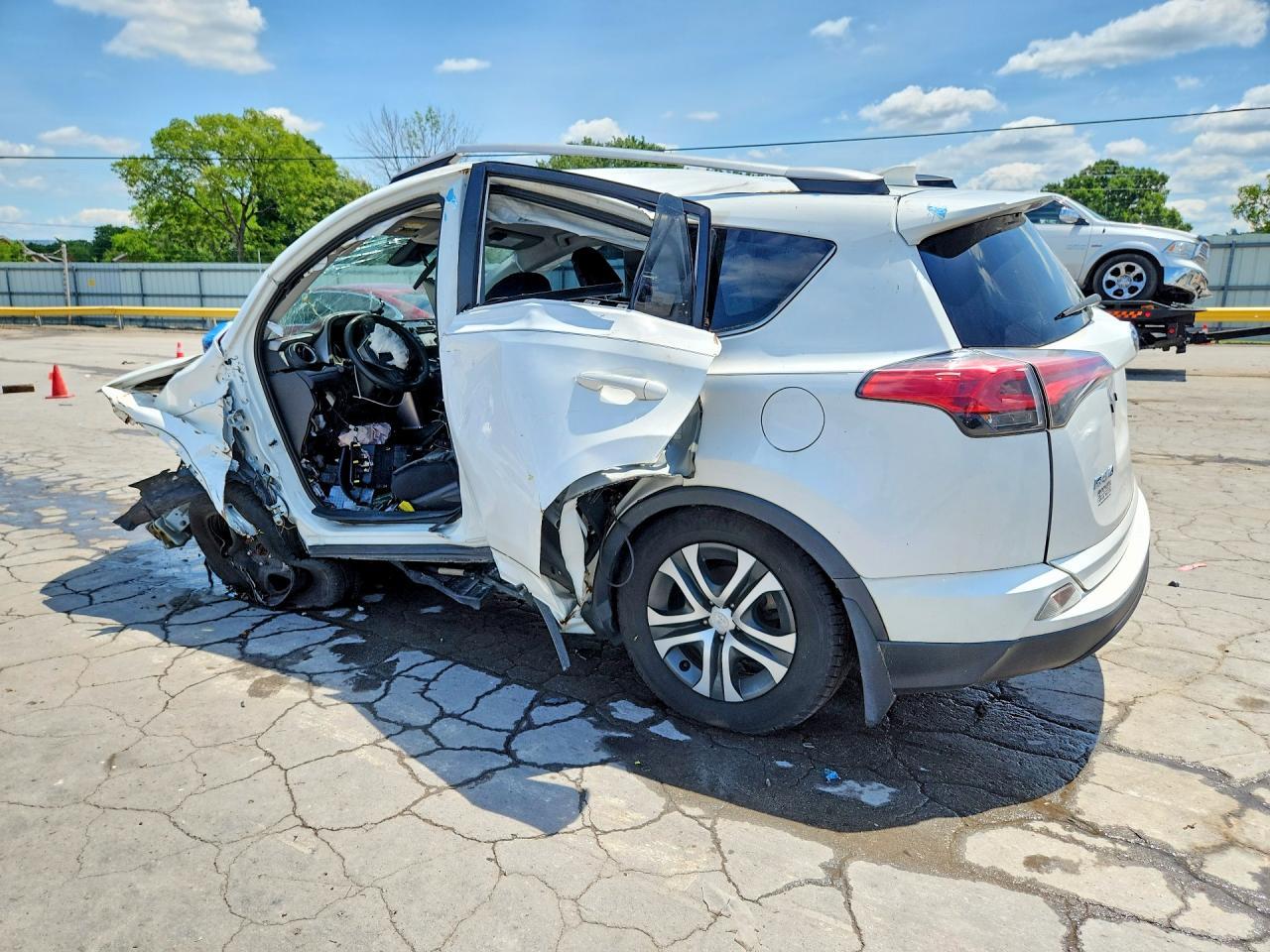 2017 Toyota Rav4 Le - Фото 2