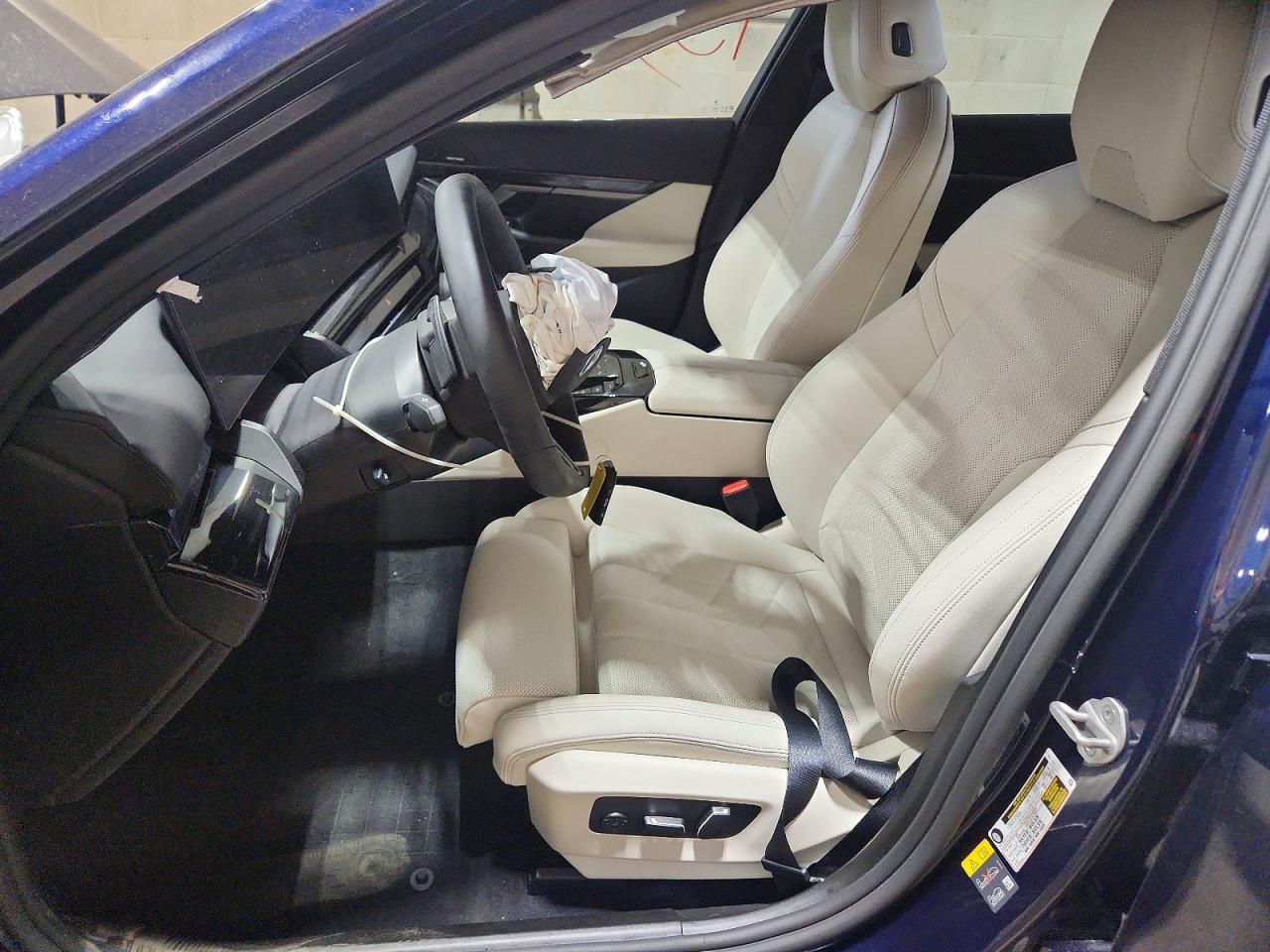 2026 BMW 550 Xe - Фото 7