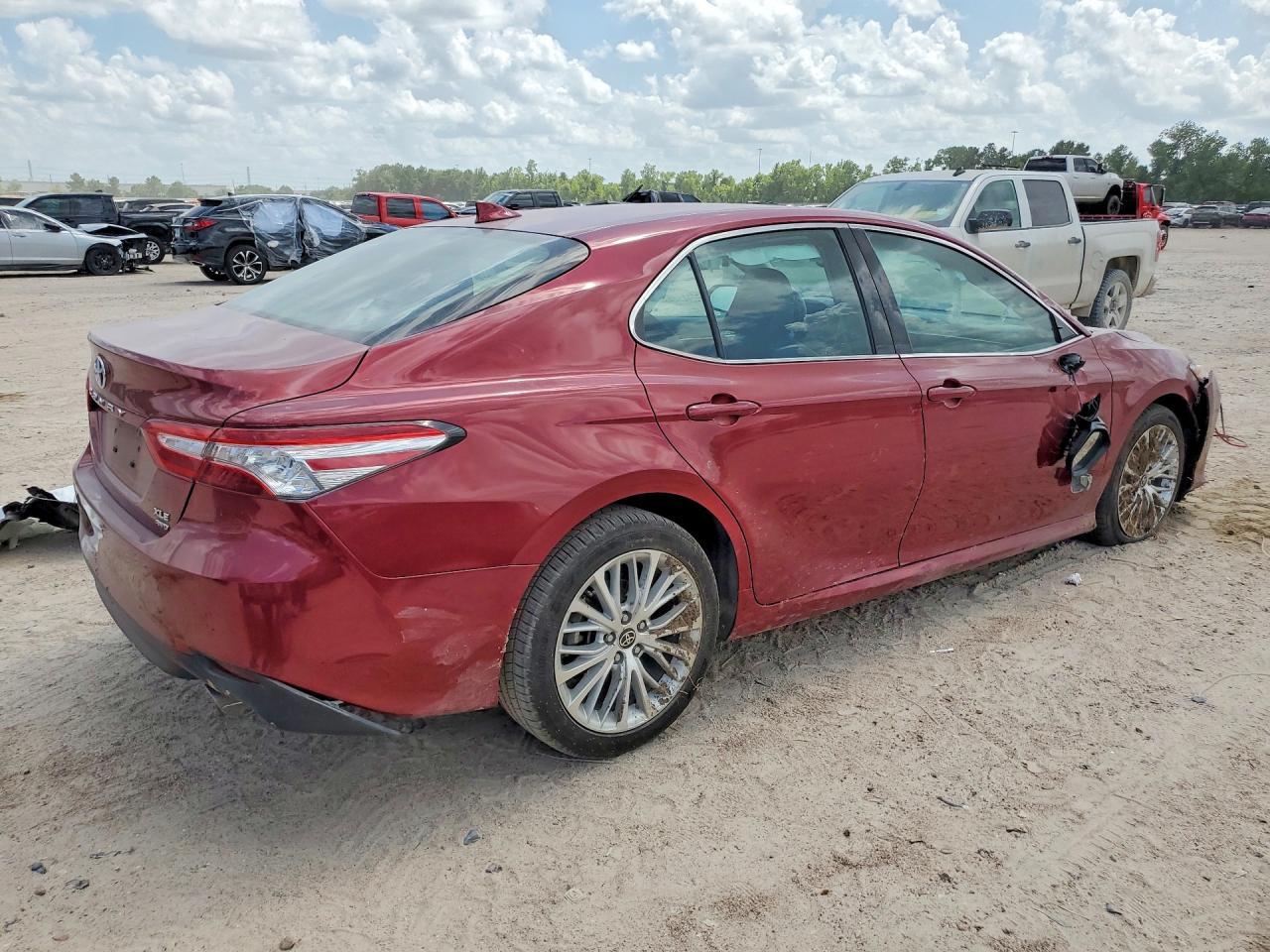 2020 Toyota Camry Xle - Фото 3
