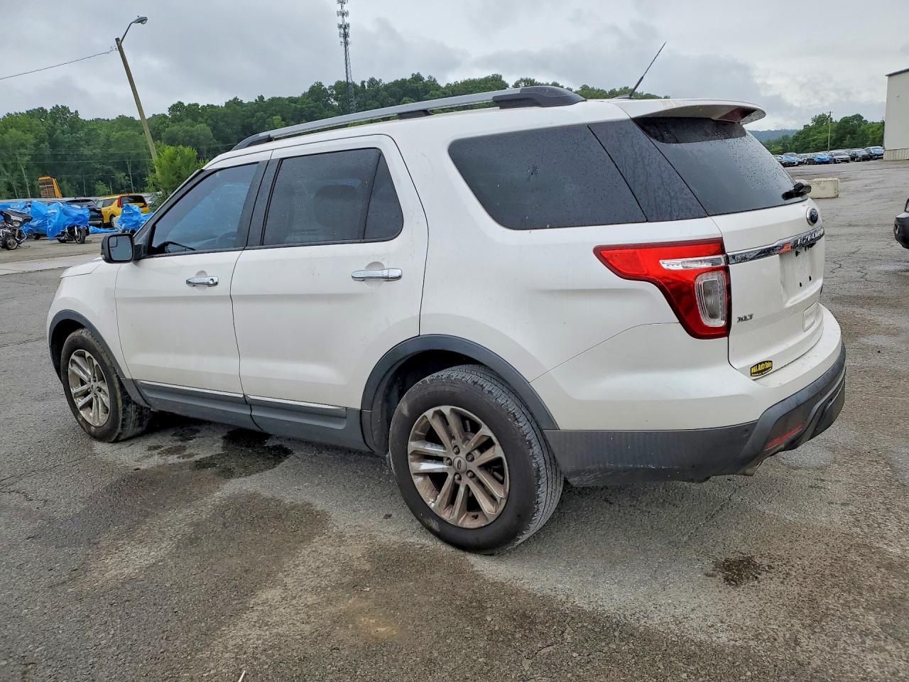 2012 Ford Explorer Xlt - Image 2