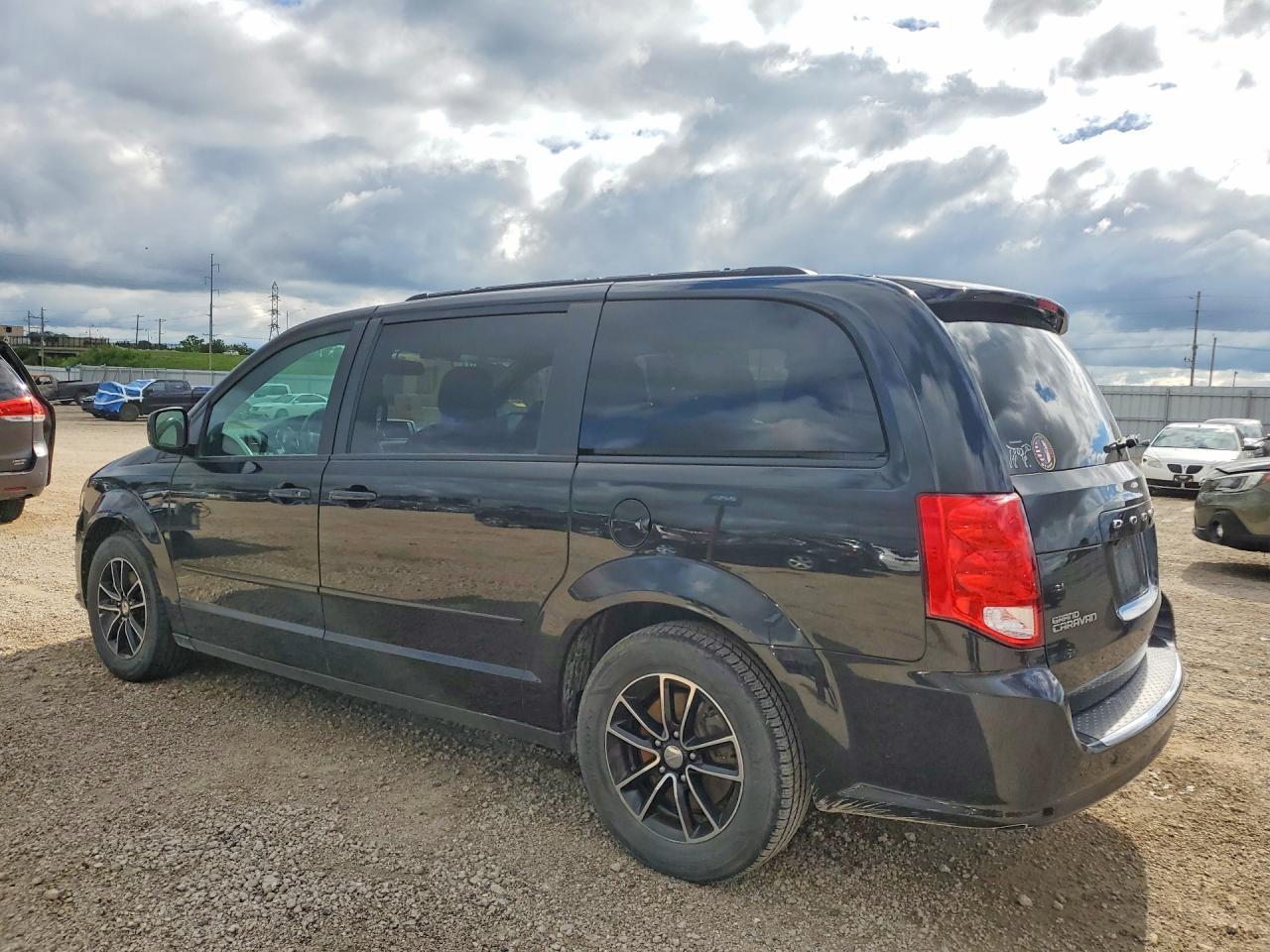 2017 Dodge Grand Caravan - Image 2