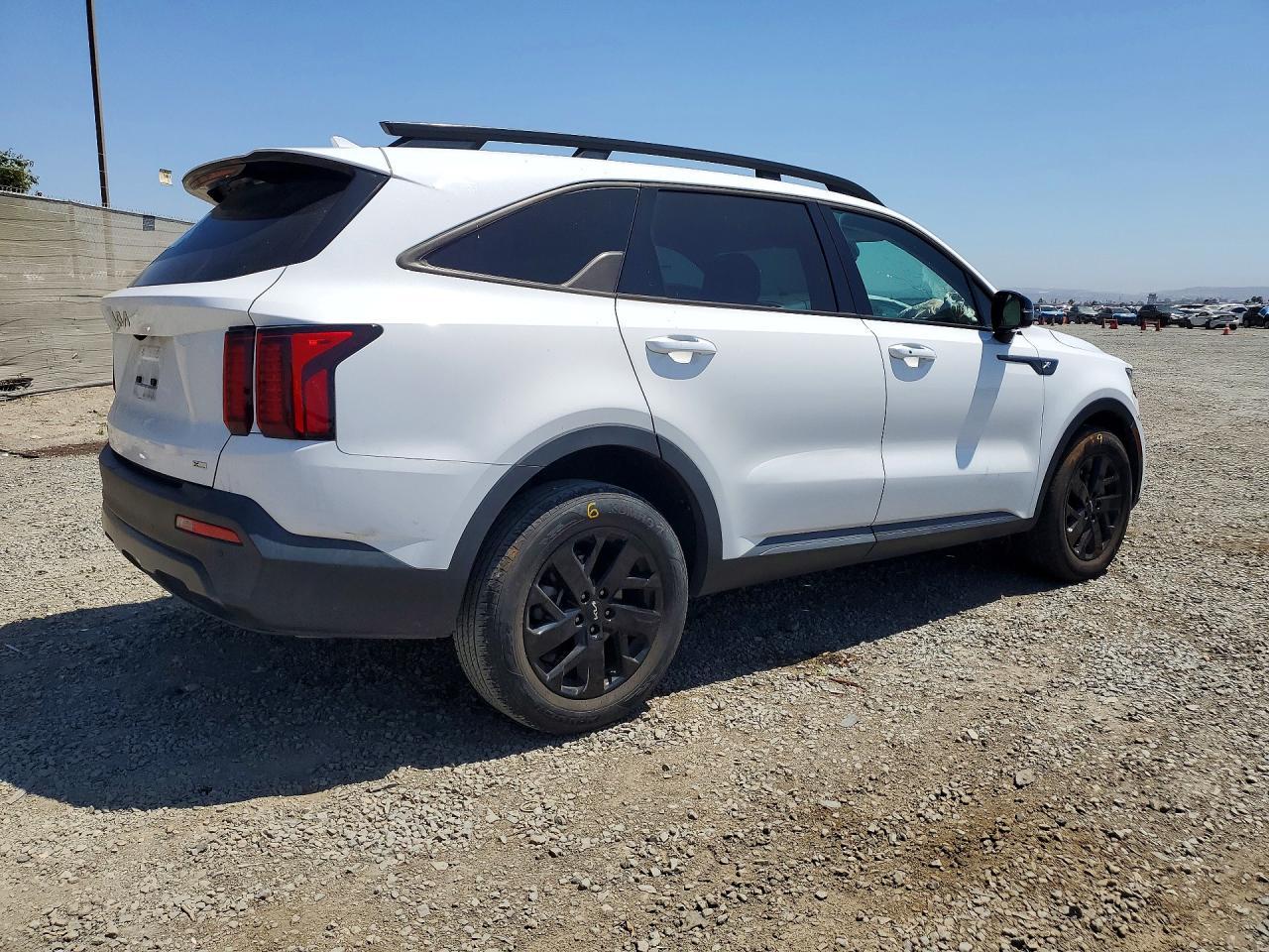 2023 Kia Sorento S - Фото 3