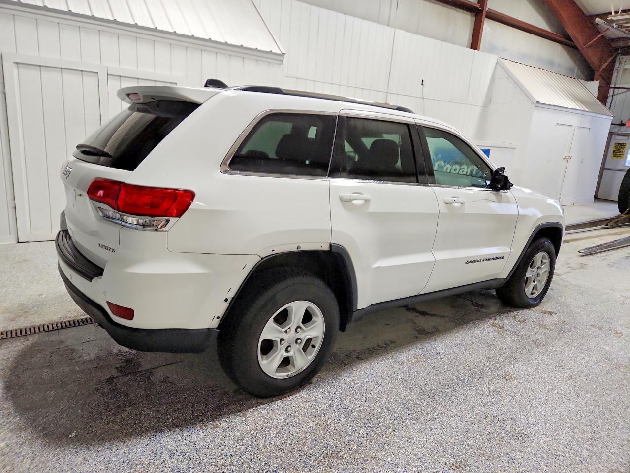 2017 Jeep Grand Cherokee Laredo - Image 3