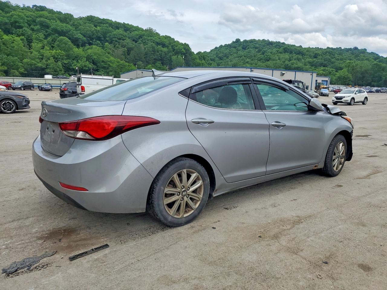 2015 Hyundai Elantra Se - Image 3