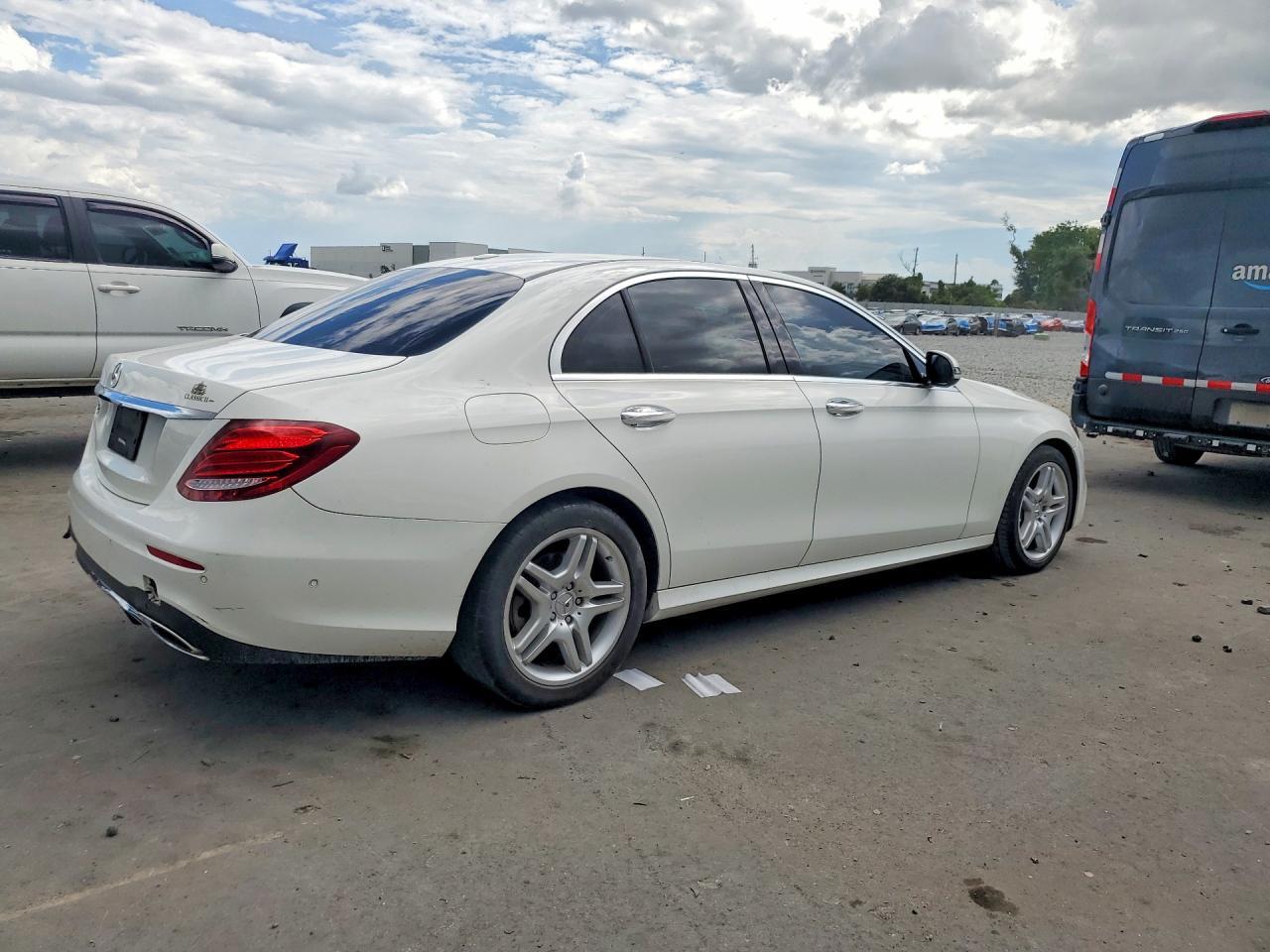 2017 Mercedes-Benz E 300 - Фото 3