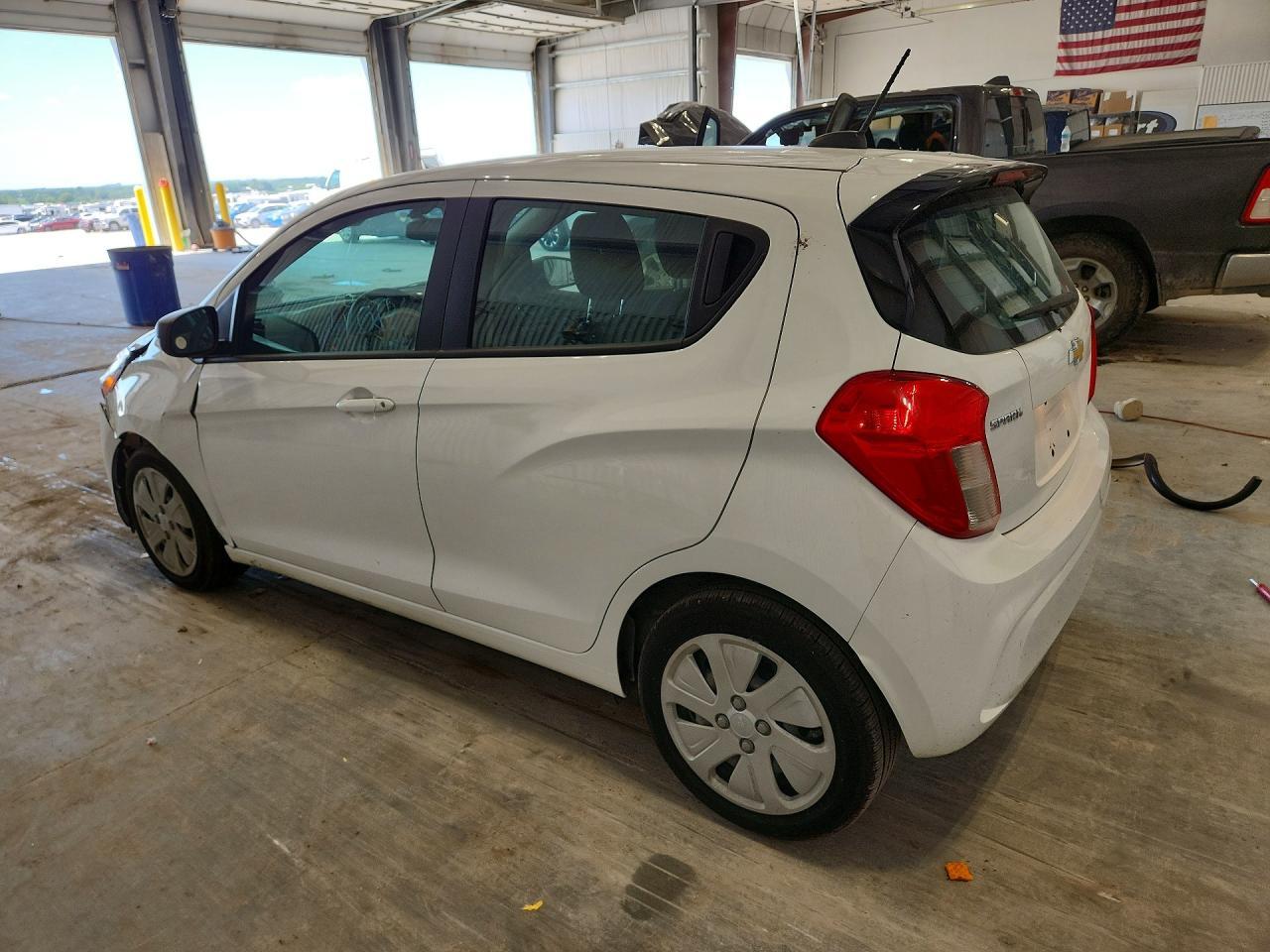2018 Chevrolet Spark Ls - Фото 2
