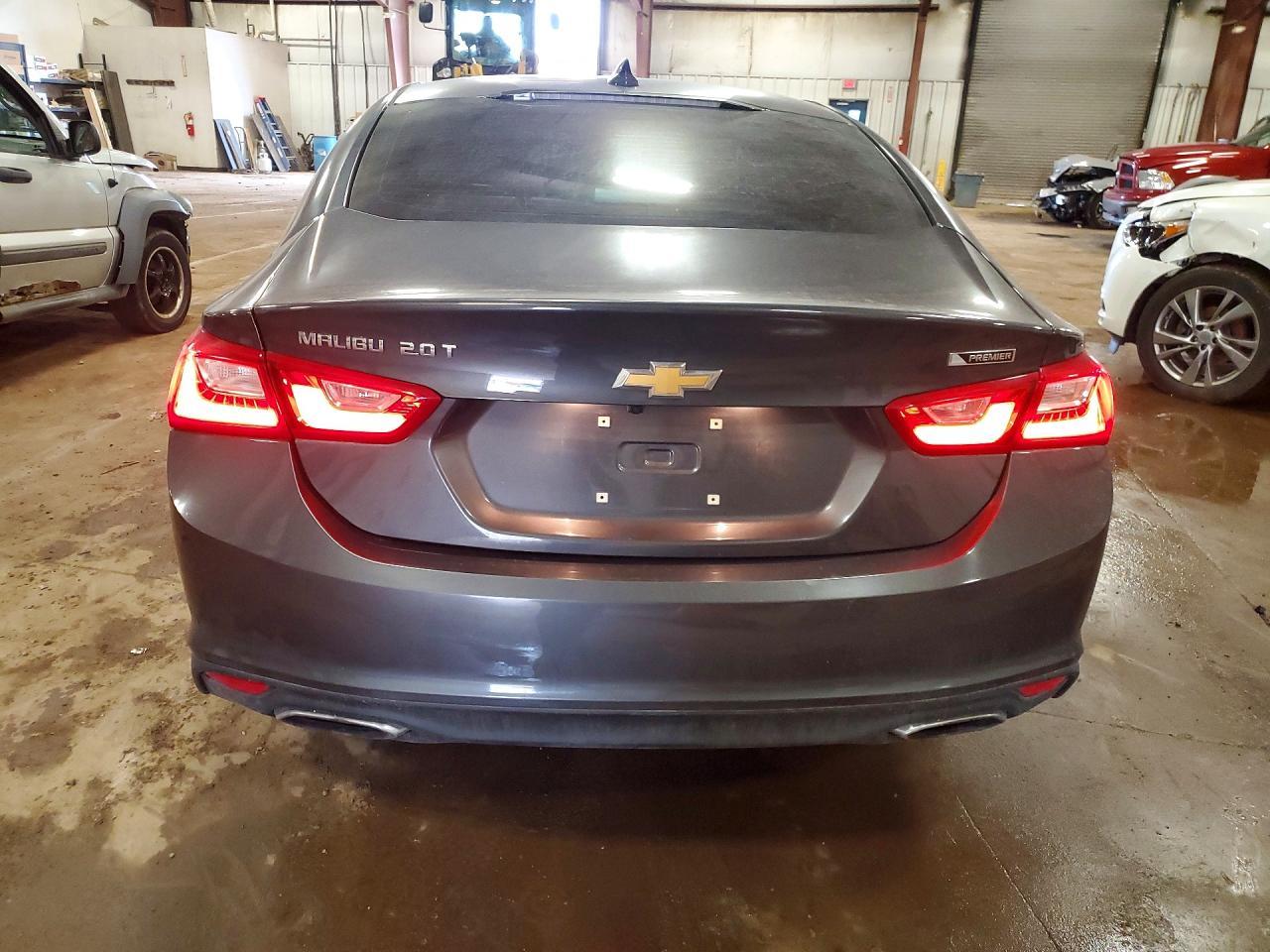 2017 Chevrolet Malibu Premier - Image 6