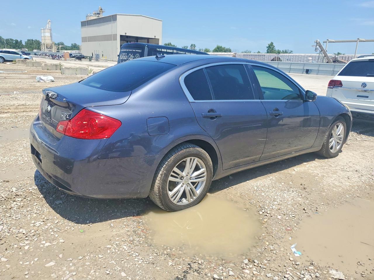 2011 Infiniti G37 Sedan X - Image 3