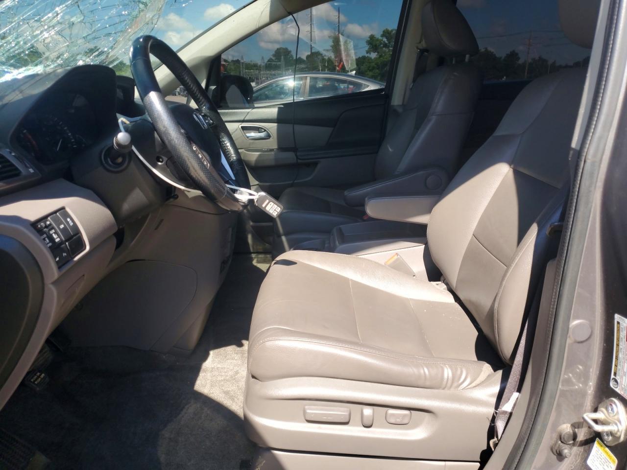 2015 Honda Odyssey Touring - Image 7