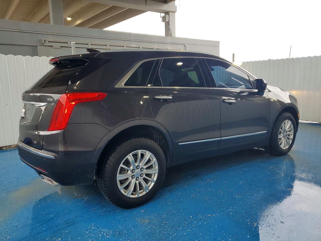 2017 Cadillac Xt5 - Image 3