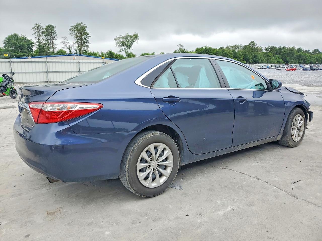2016 Toyota Camry Le - Image 3