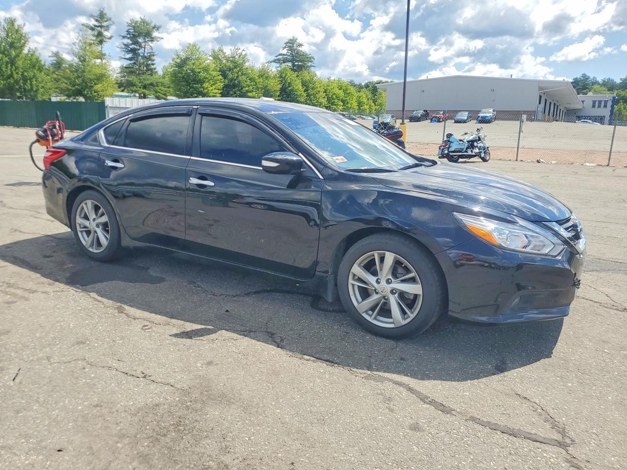 2017 Nissan Altima 2.5 - Image 4