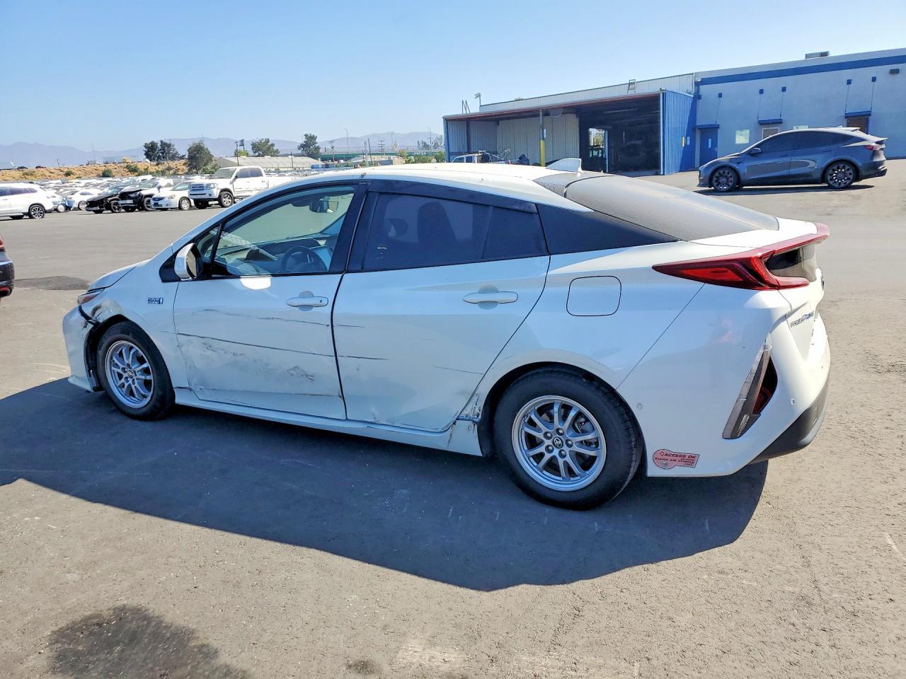 2020 Toyota Prius Prime Limited - Фото 2