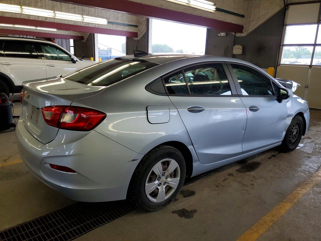 2018 Chevrolet Cruze Ls - Image 3