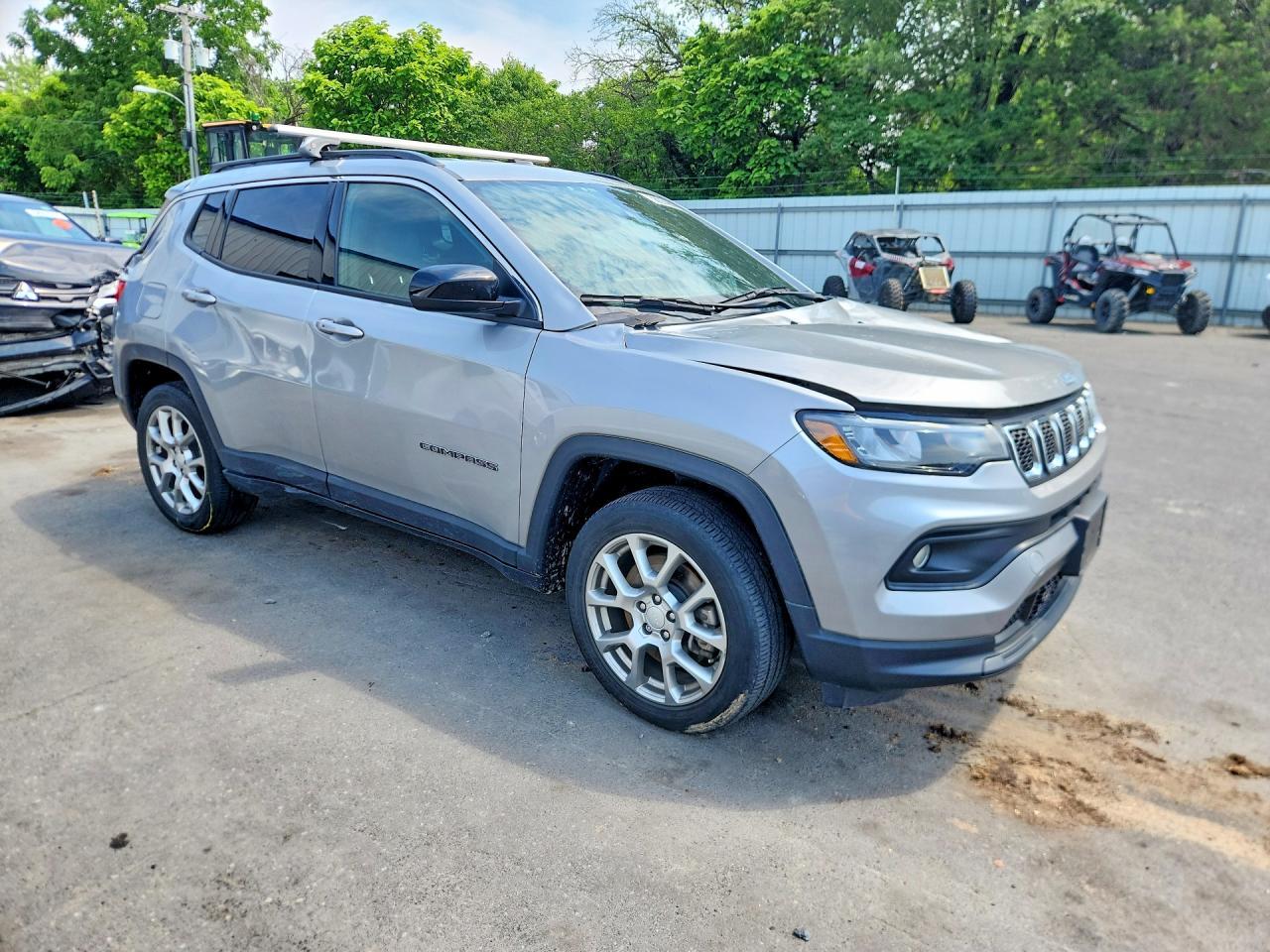 2023 Jeep Compass Latitude Lux - Image 4