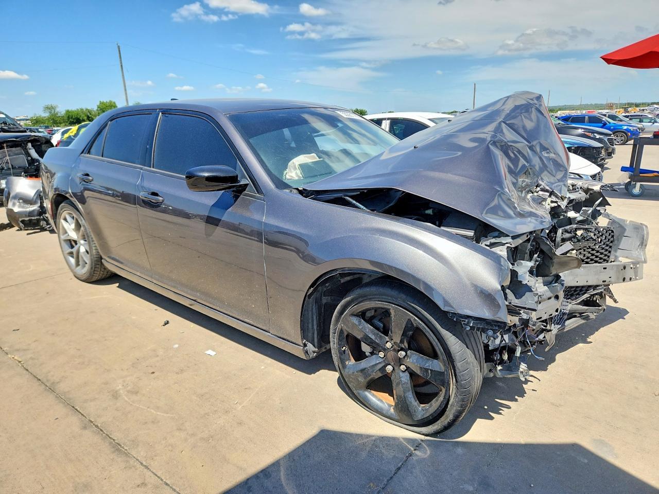 2020 Chrysler 300 Touring - Фото 4