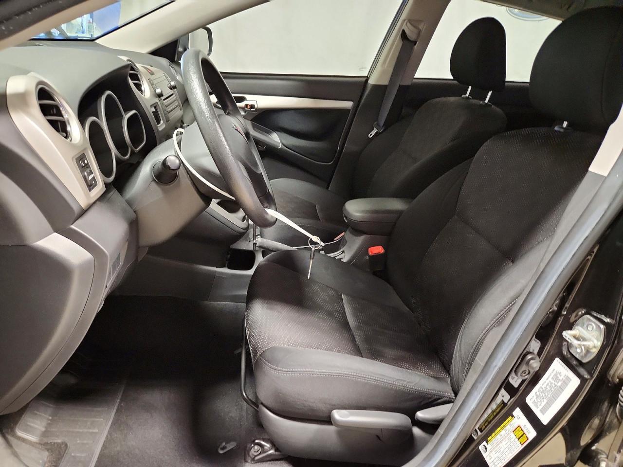 2009 Pontiac Vibe - Image 7