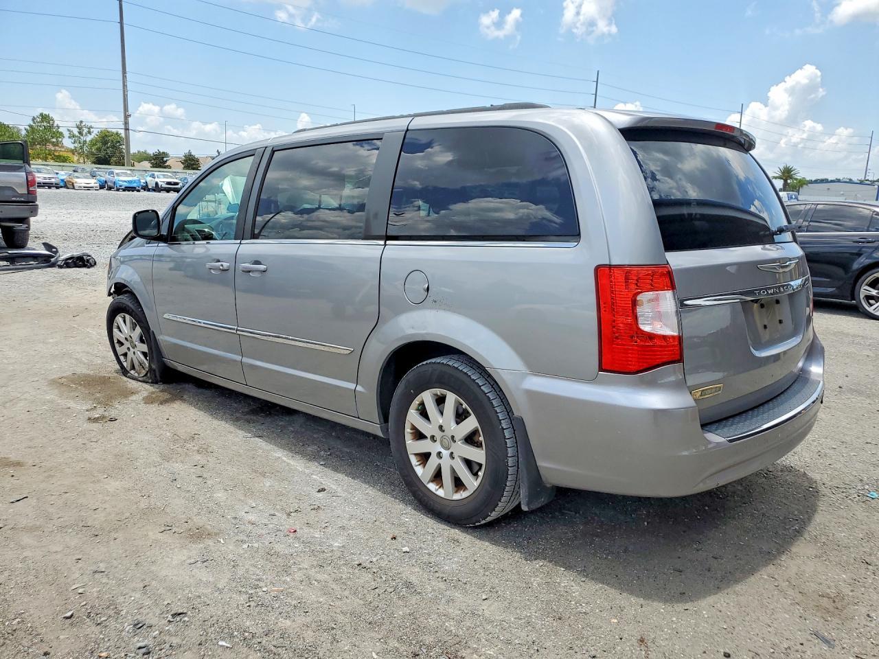 2013 Chrysler Town & Country Touring - Image 2