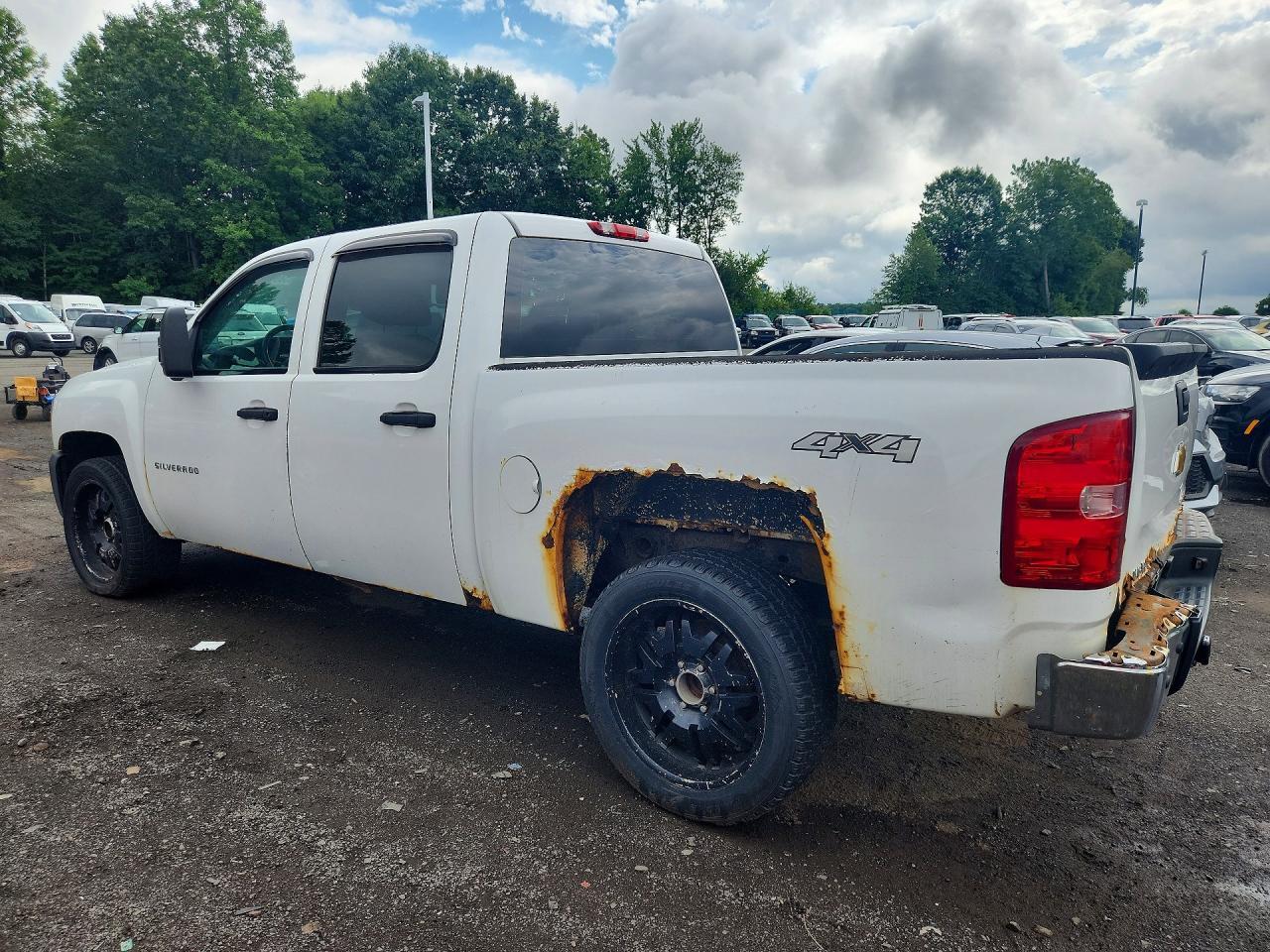 2013 Chevrolet Silverado K1500 - Image 2