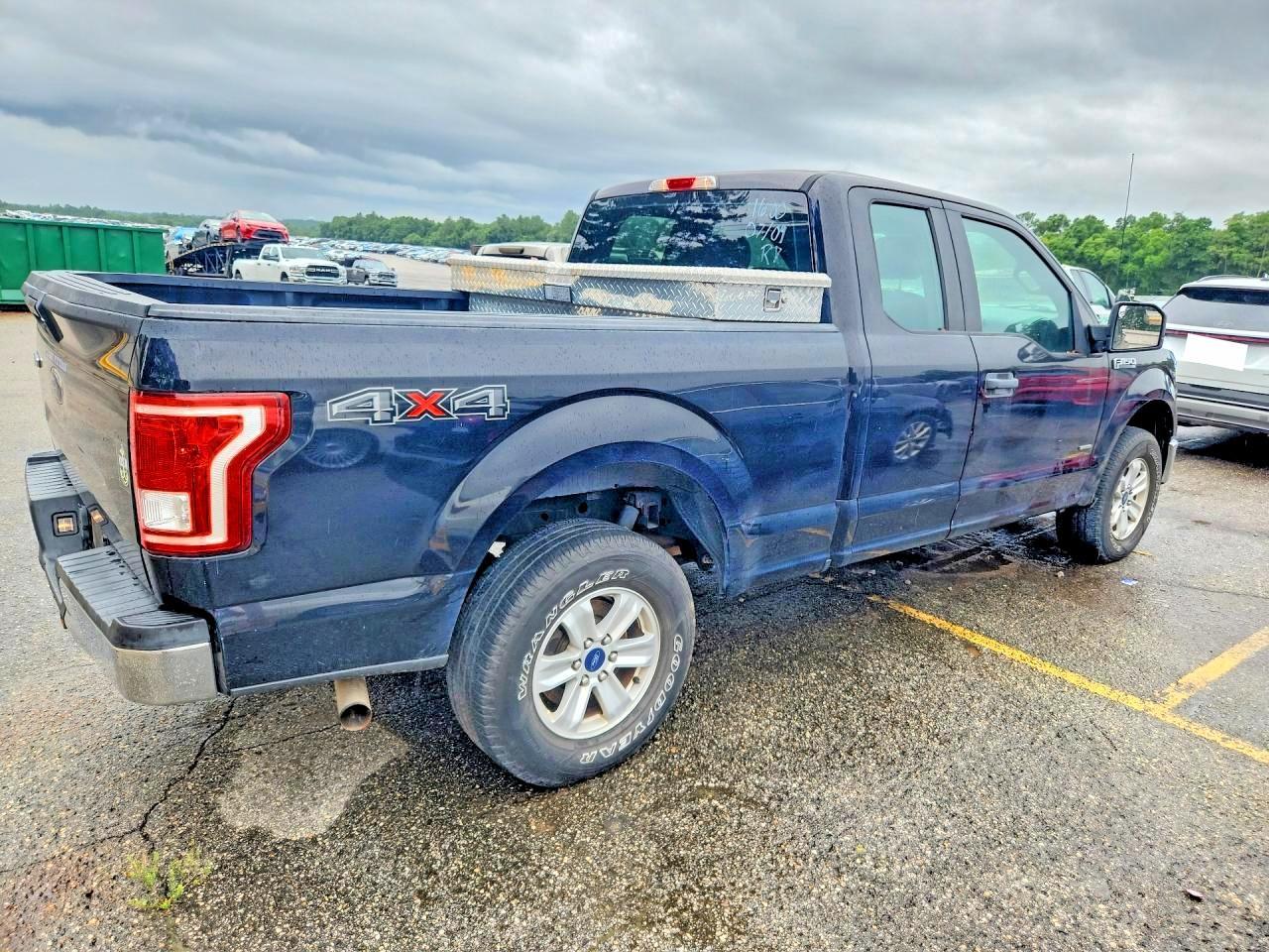 2017 Ford F150 - Фото 3