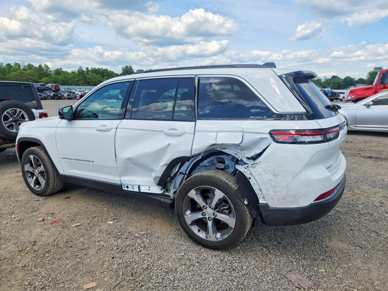 2026 Jeep Grand Cherokee Limited - Image 2
