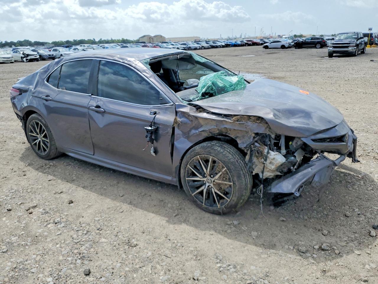 2022 Toyota Camry Se - Фото 4