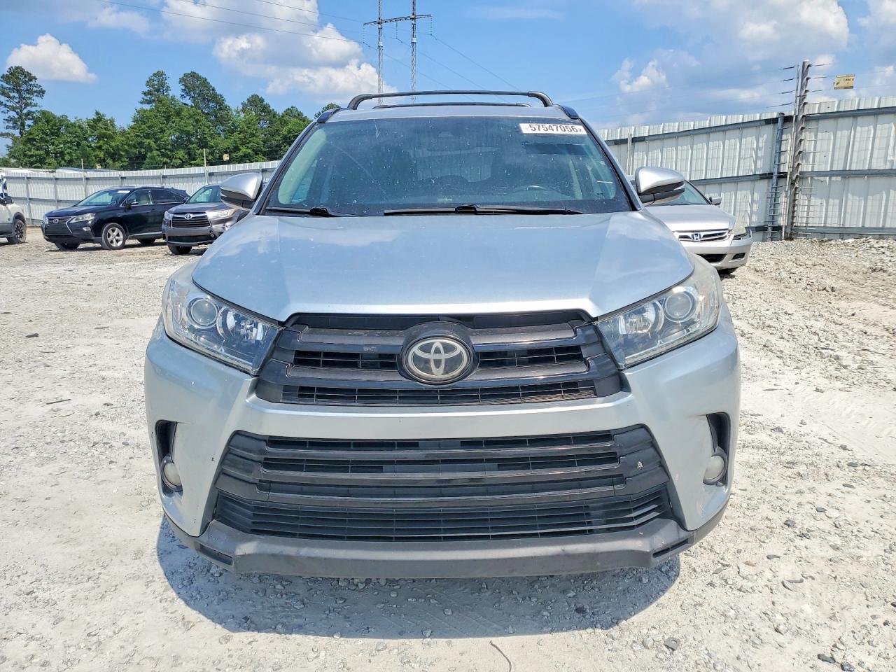 2017 Toyota Highlander Se - Image 5