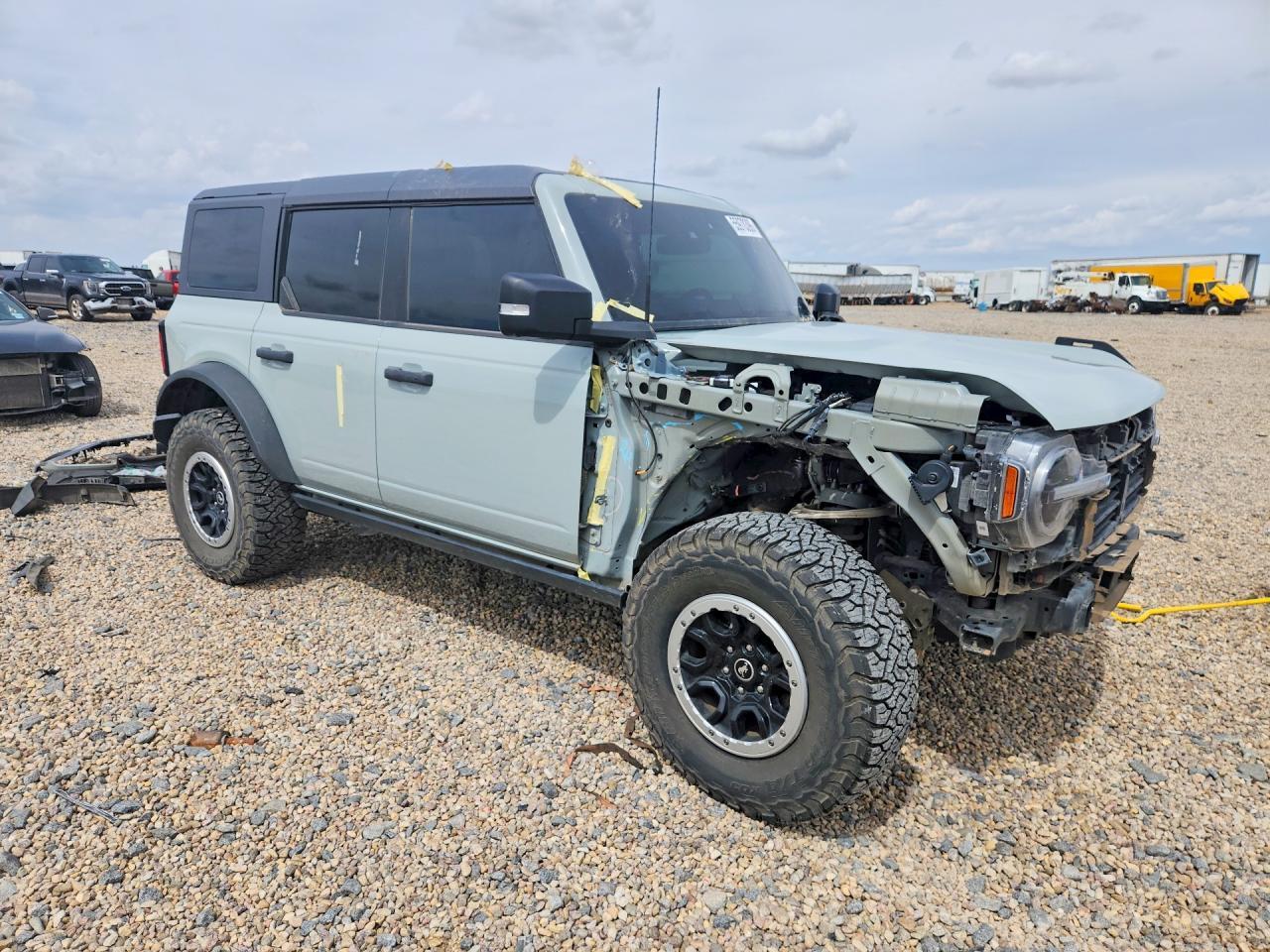 2022 Ford Bronco Base - Image 4