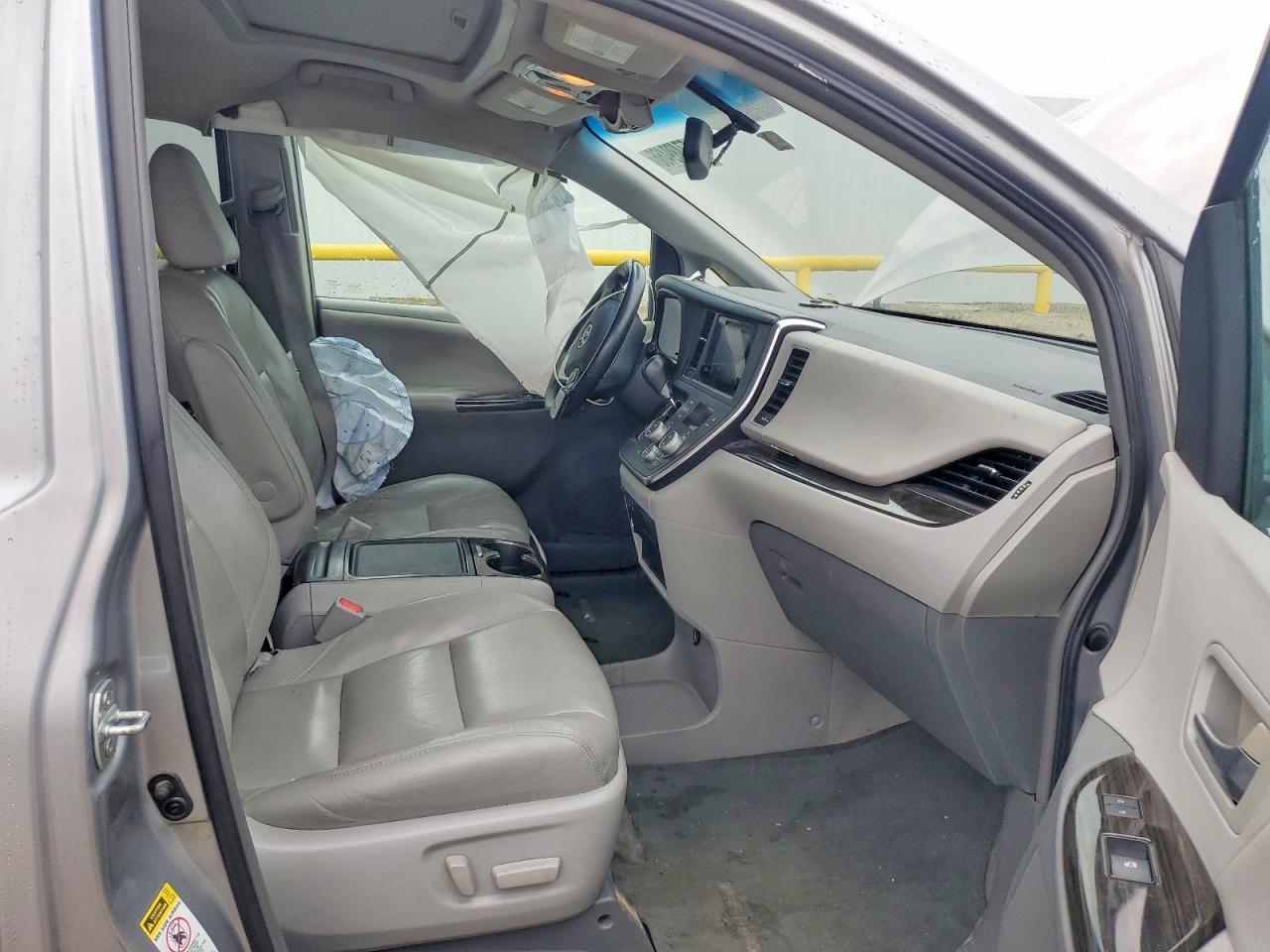 2015 Toyota Sienna Xle 8-Passenger - Фото 7