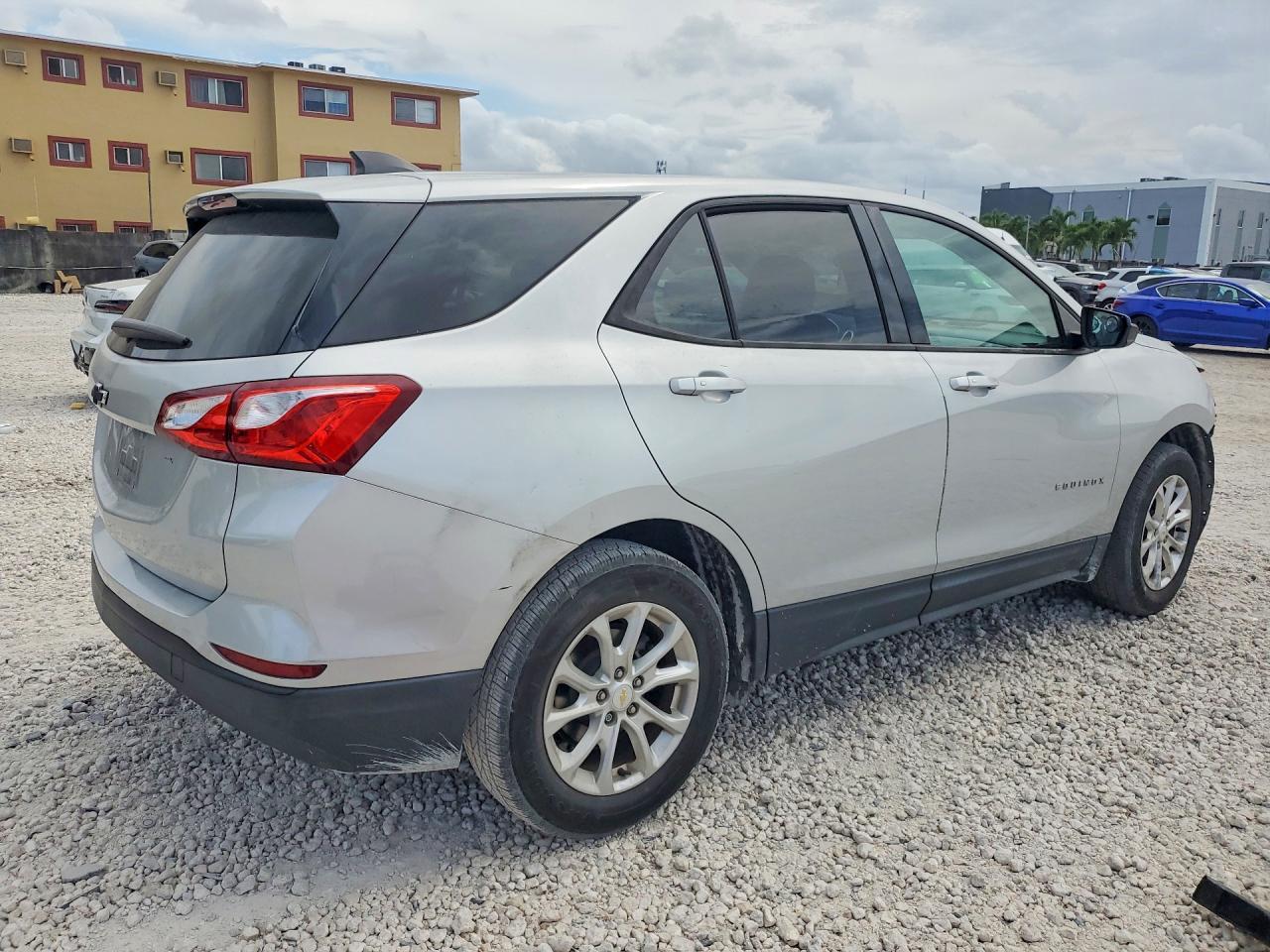 2019 Chevrolet Equinox Ls - Фото 3