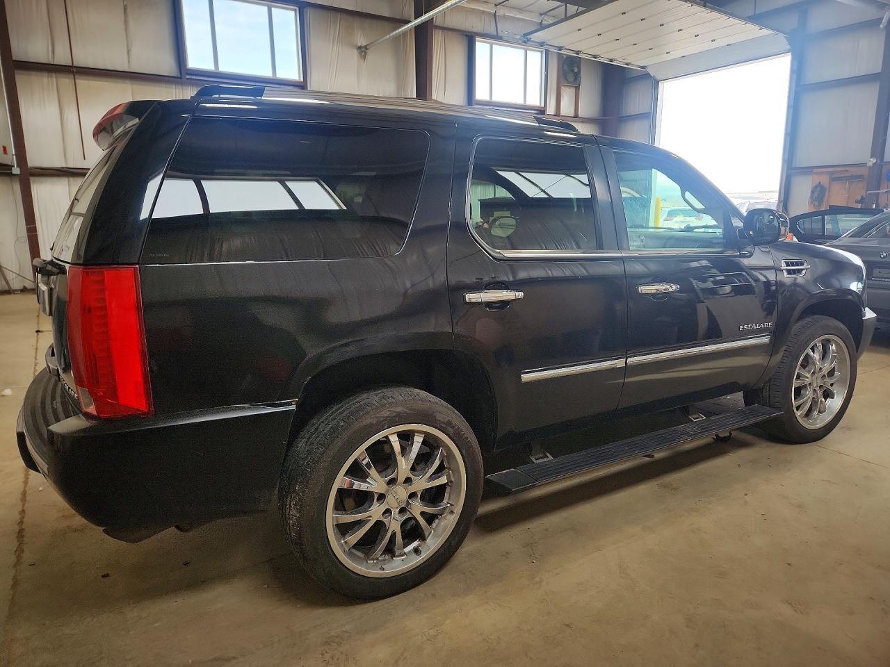 2011 Cadillac Escalade Luxury - Фото 3