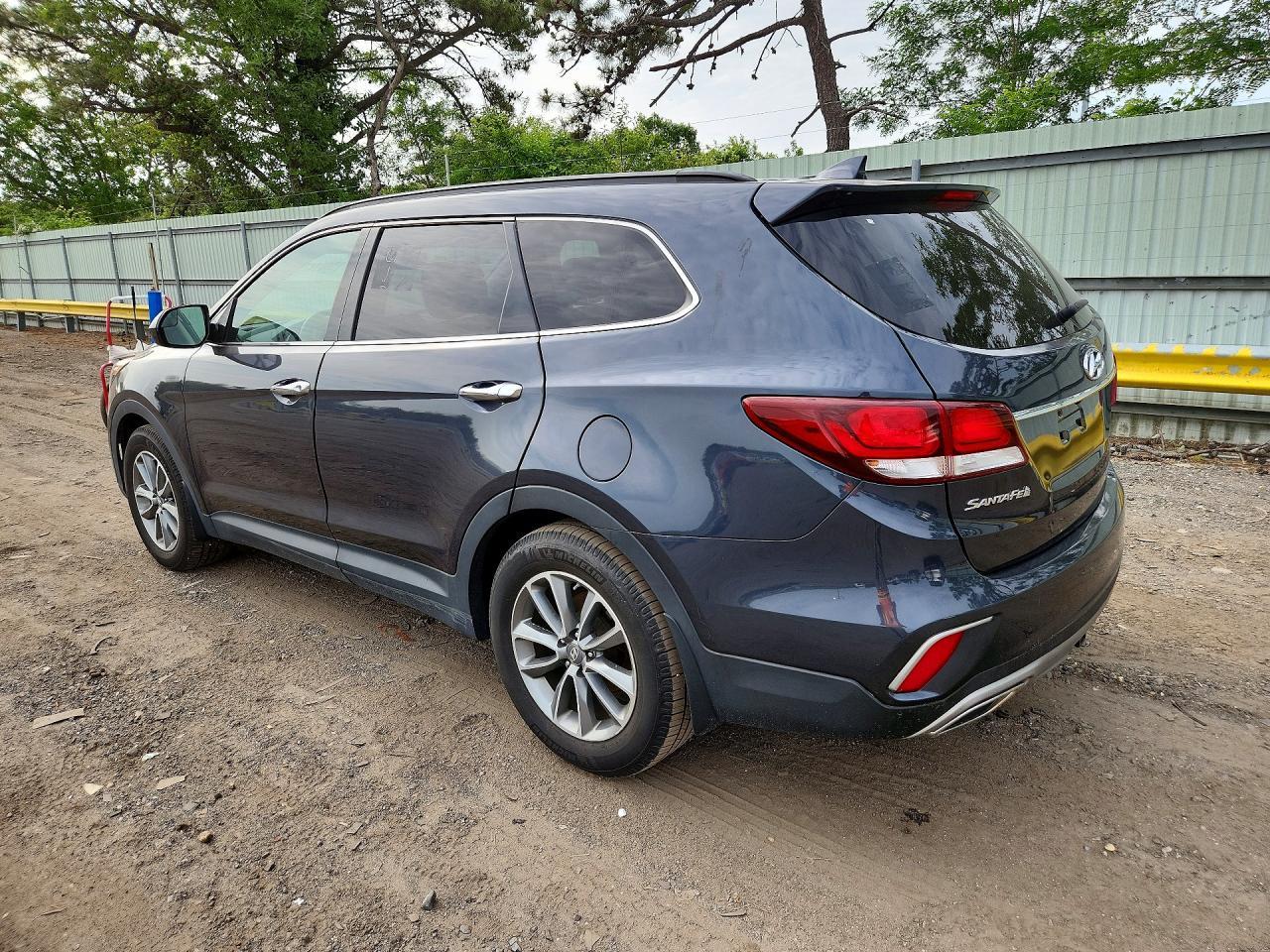 2017 Hyundai Santa Fe Se - Фото 2