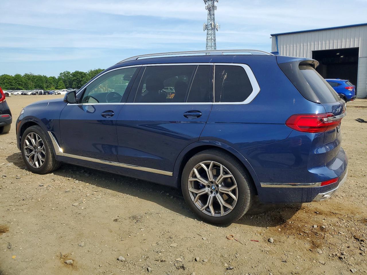 2021 BMW X7 xDrive40I - Фото 2